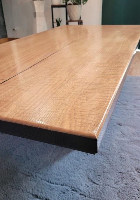 Kawa na (drewnianą) ławę