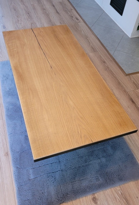 Kawa na (drewnianą) ławę